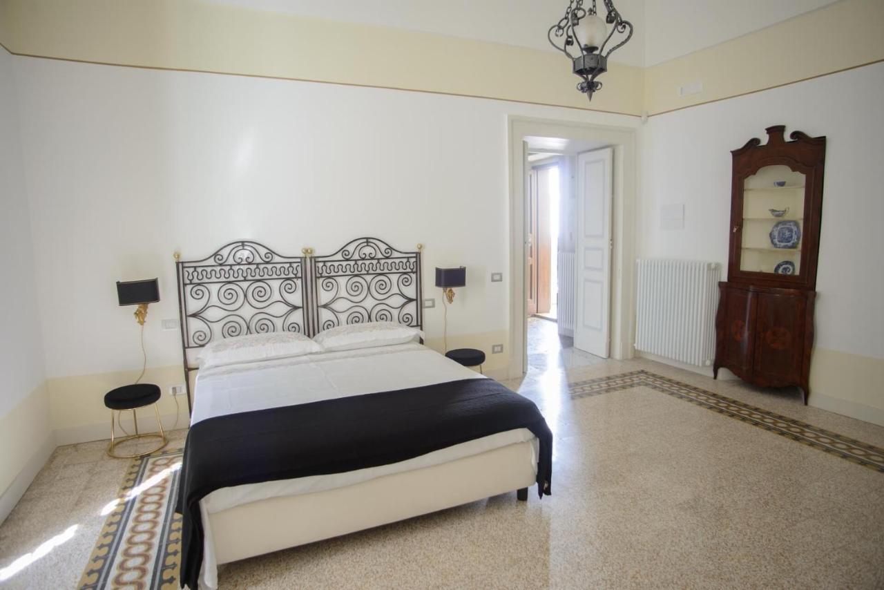 Bed and Breakfast Palazzo Introna à Mola di Bari Extérieur photo